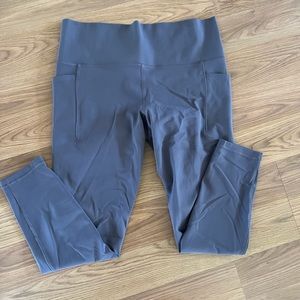 ATHLETA large salutation stash 7/8 tight
